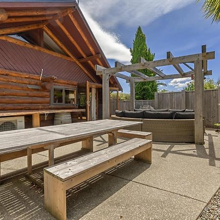 The Log House Villa Wanaka Exteriör bild
