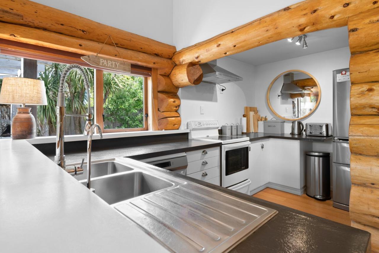 The Log House Villa Wanaka Exteriör bild