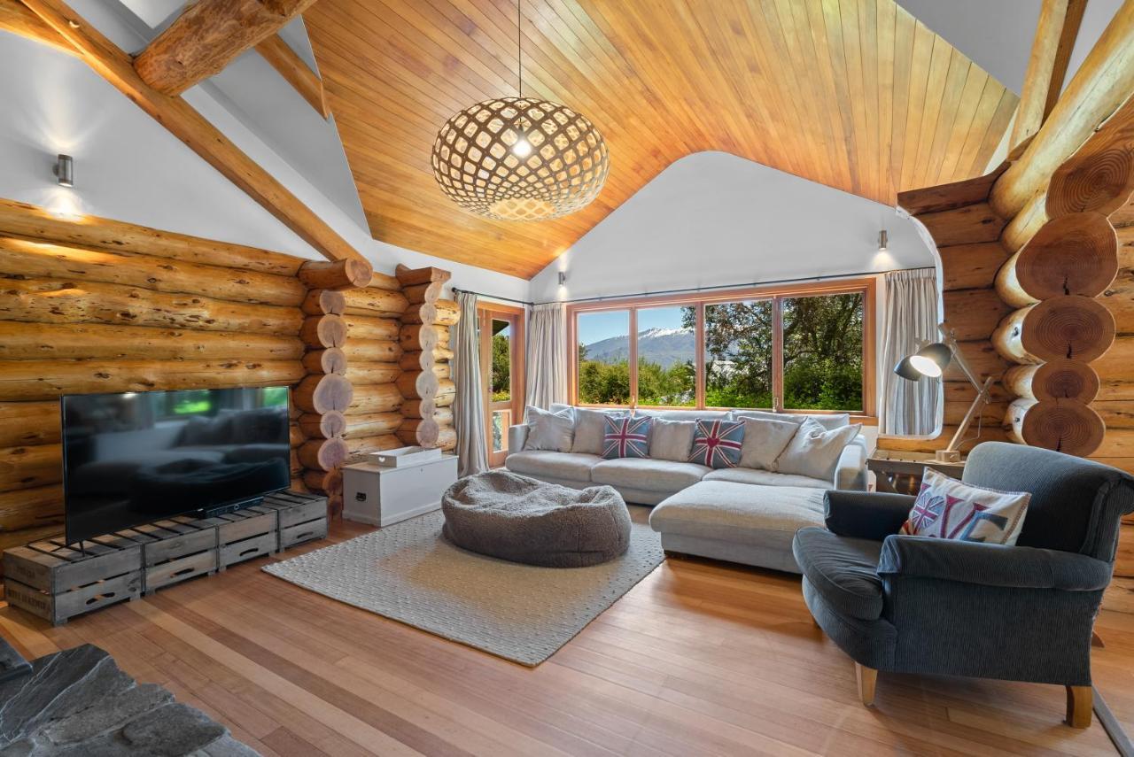 The Log House Villa Wanaka Exteriör bild