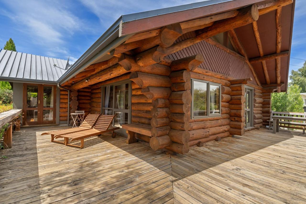 The Log House Villa Wanaka Exteriör bild