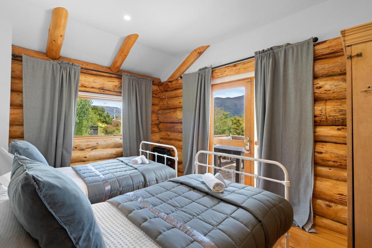 The Log House Villa Wanaka Exteriör bild