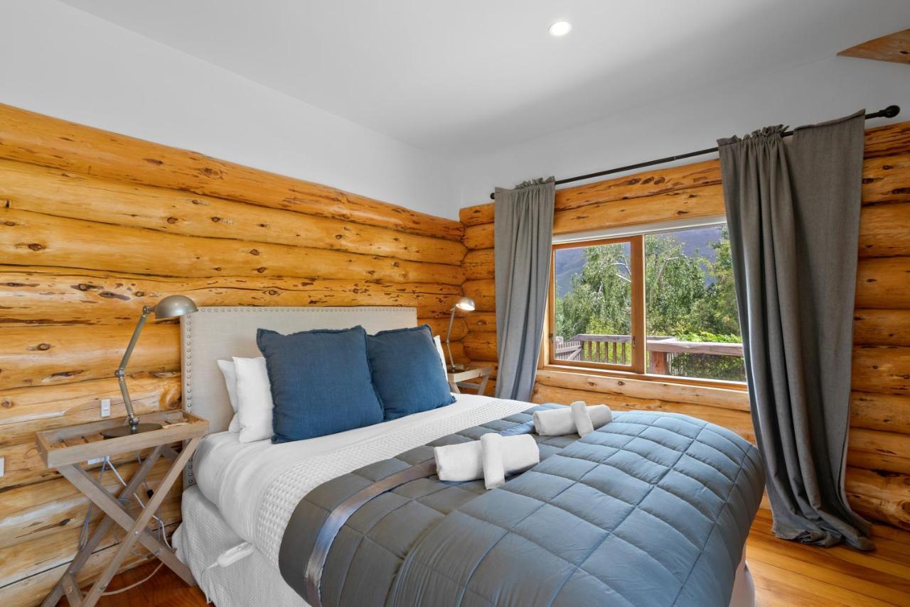 The Log House Villa Wanaka Exteriör bild