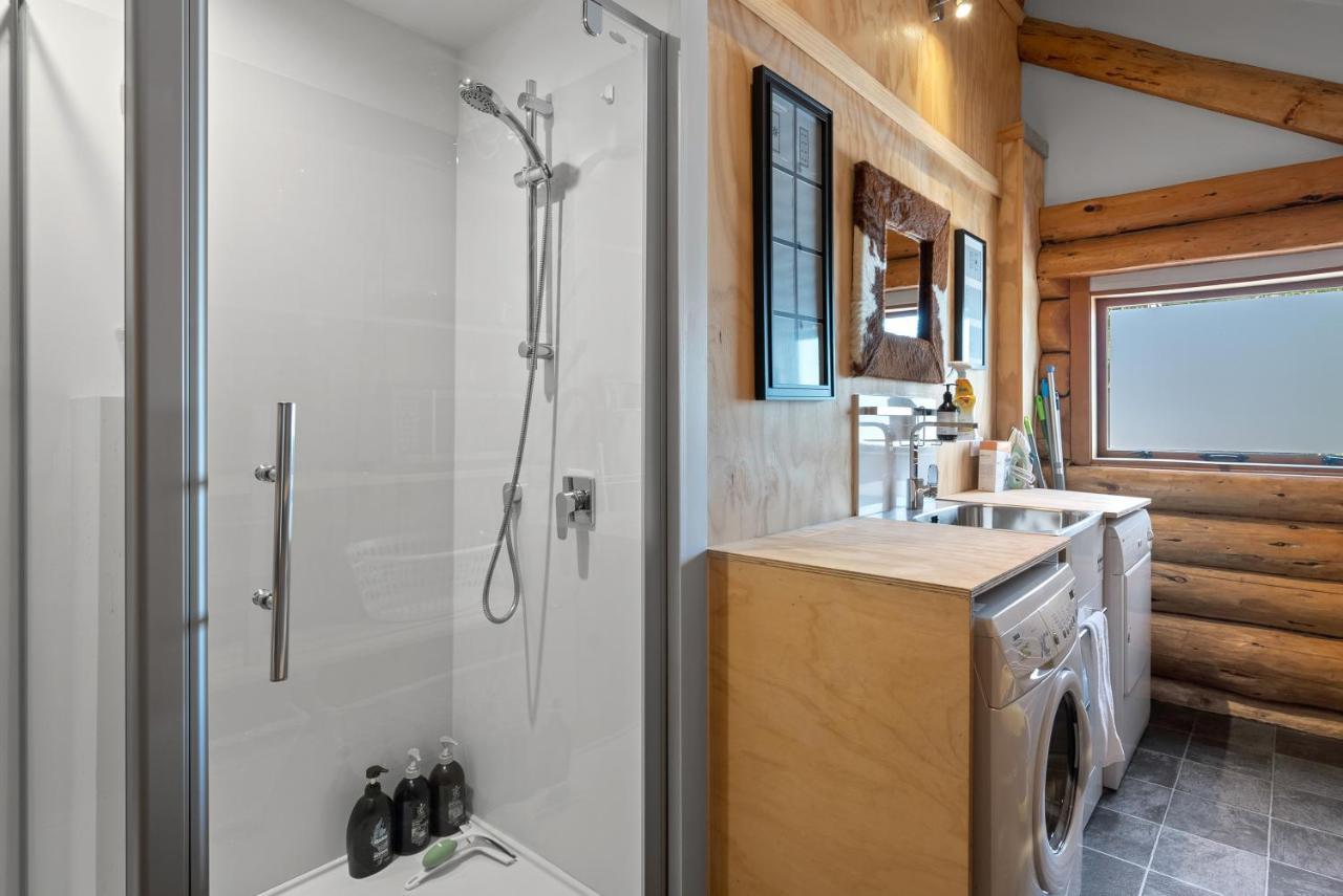 The Log House Villa Wanaka Exteriör bild